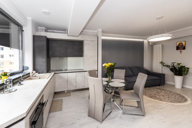 Mobila Bucatarie fara manere, pe doi pereti, pe colt, unita cu Living-Room si Hol, 10m², L 572 x H 241cm — foto 3 din 7