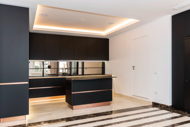 Mobila Bucatarie cu insula, pe trei pereti, pana in tavan, fara manere, cu semi-masa integrata, cu zona Dining, 25m², L 989 x H 258cm — foto 3 din 7