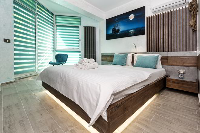 Proiect mobila Dormitor oaspeti, cu pat central, dulap cu TV incadrat, riflaje, 15m², realizat 08 Decembrie 2020 COD.12018
