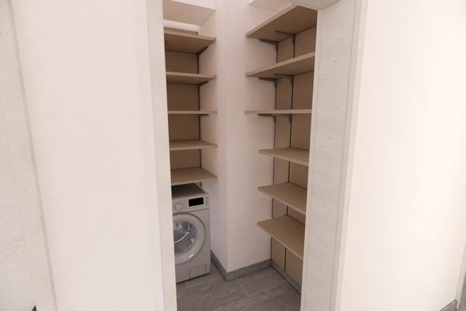 Proiect mobila Hol unit cu Living-Room, cu dulap, comoda cu usi si sertare, dressing, biblioteca integrata, riflaje, sistem inchidere cu usi batante, 20m², 30 August 2021 COD.13356