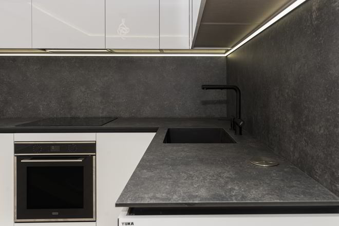 Mobila Bucatarie pana in tavan, pe colt, unita cu Living-Room si Hol, cu zona Dining, 27m², L 563 x H 234cm — foto 7 din 7