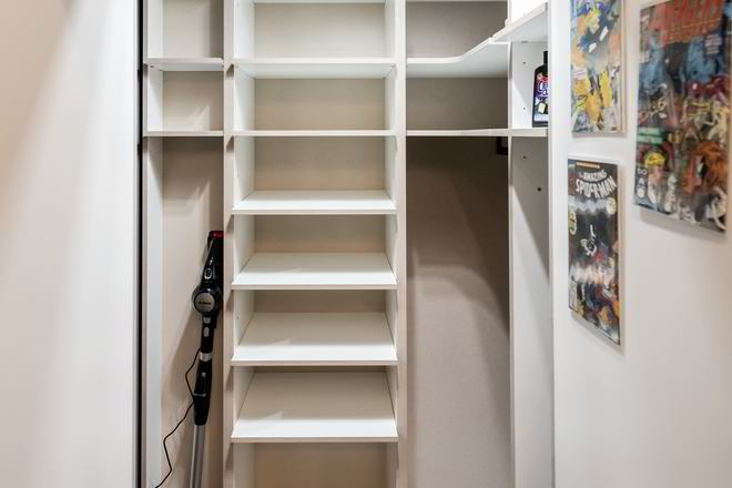 Proiect mobila Dressing unit cu Hol, pe colt, pana in tavan, sistem inchidere cu usi batante, L 245 x H 215cm — foto 7 din 7